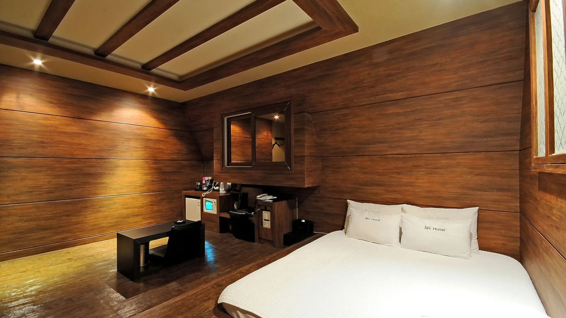 We Motel Busan 2*,